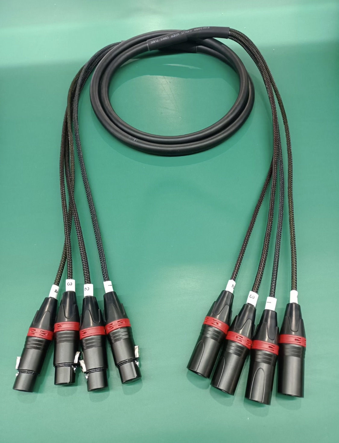 音響設備使用的 XLR 多通道訊號線 XLR 多通道訊號線