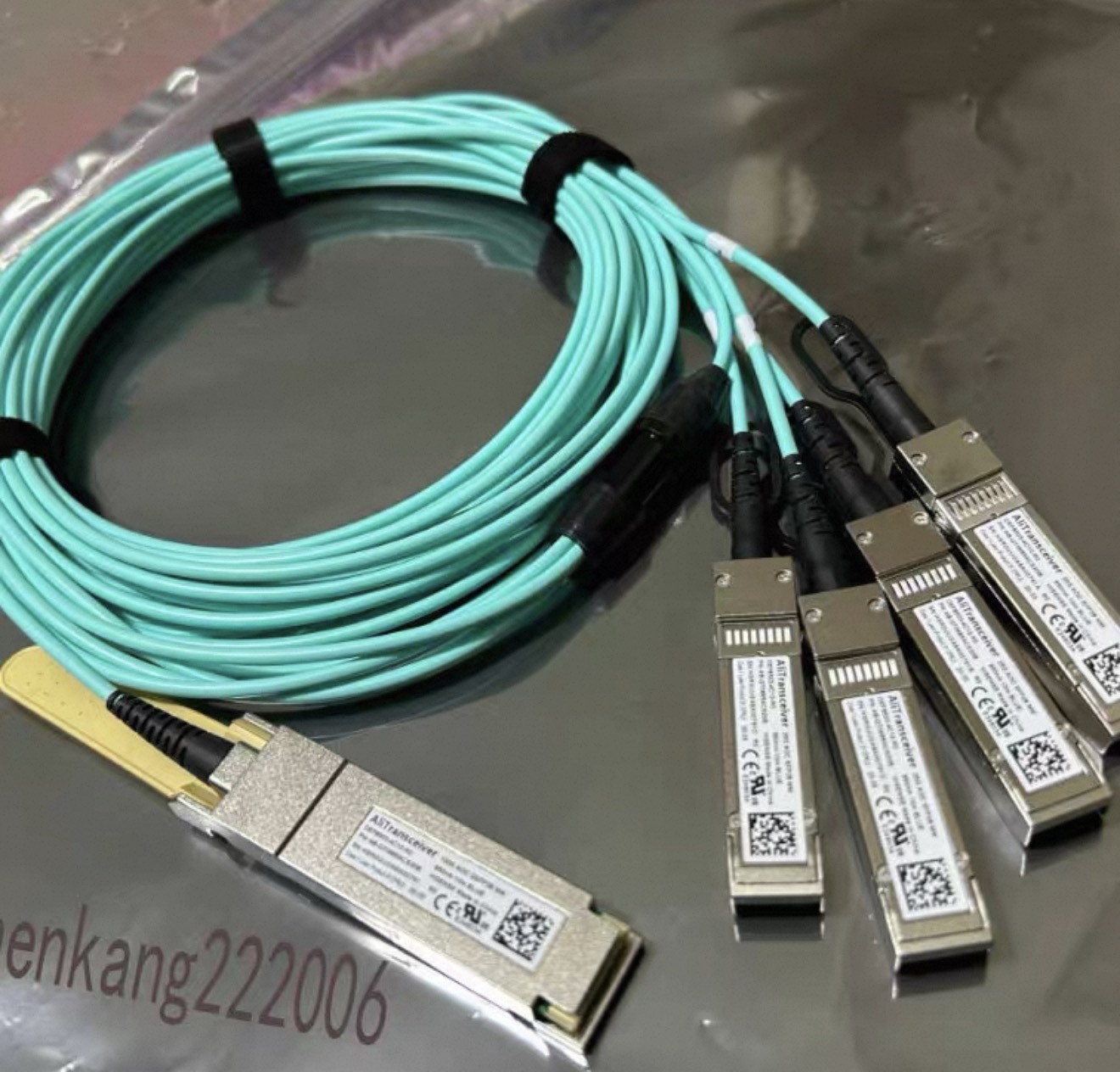 AOC 主動式分支光纜｜AOC Breakout Cable 客製化與 OEM 高速互連方案