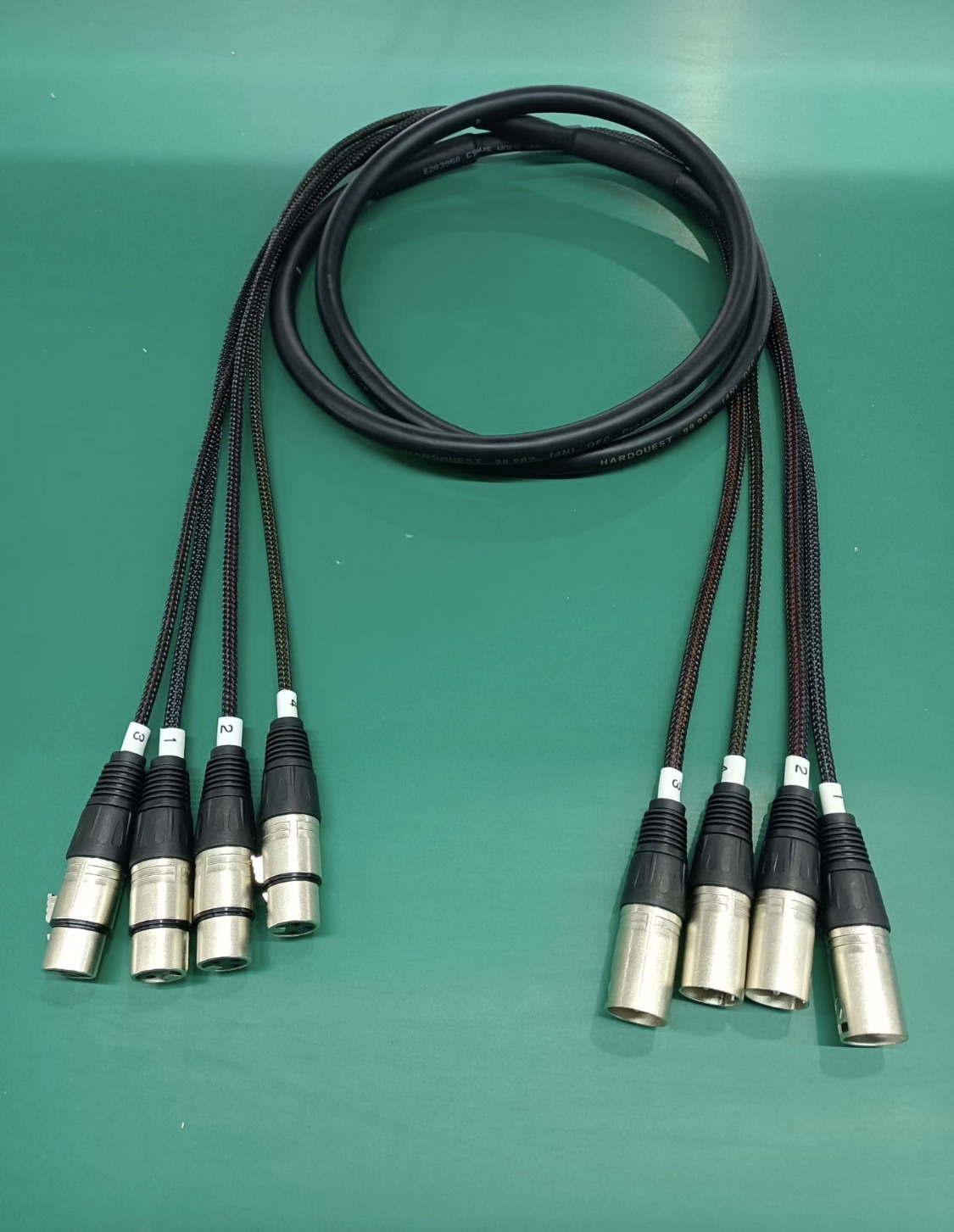 音響 XLR 接頭