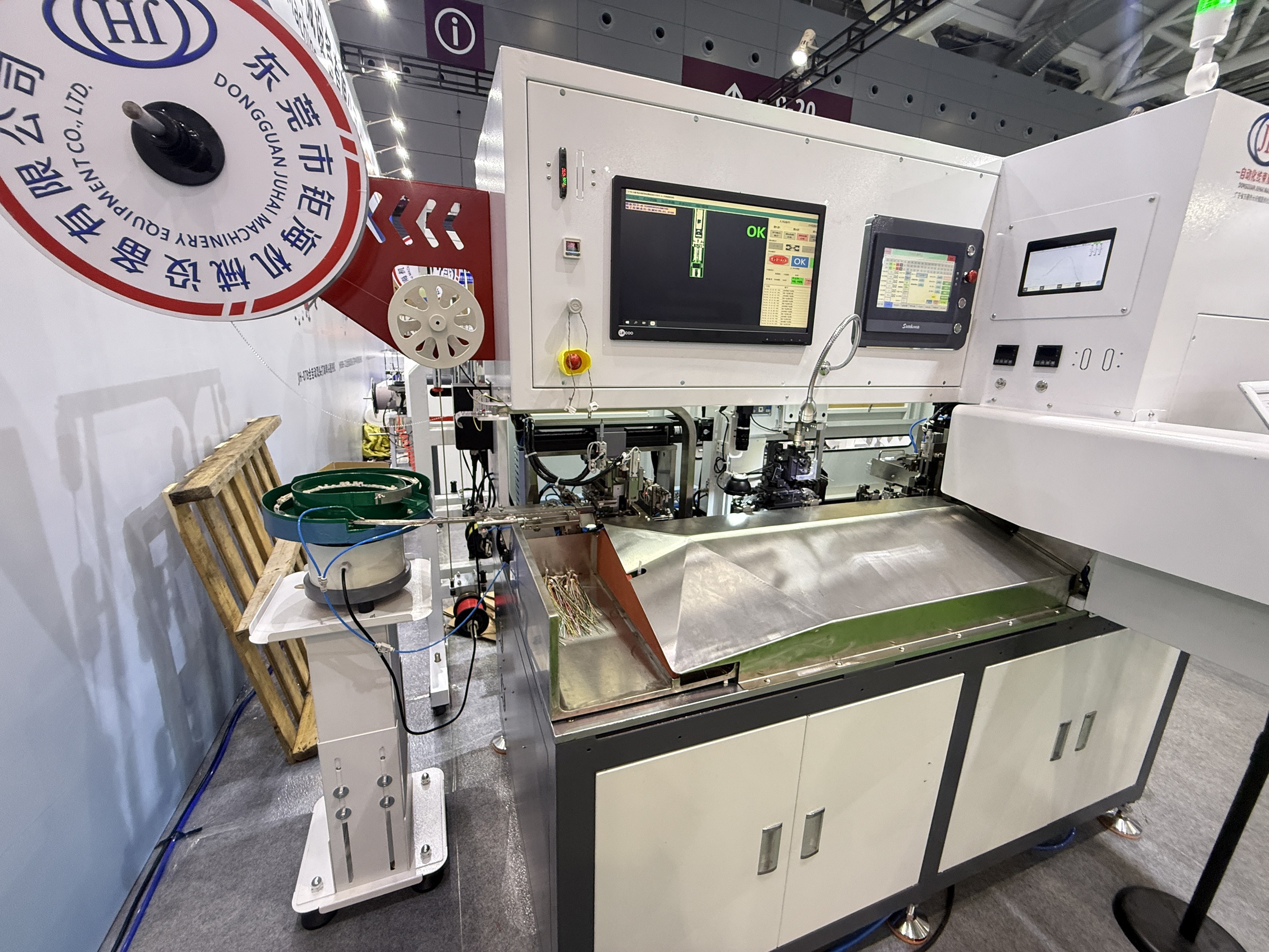 連接器線纜線束及加工設備